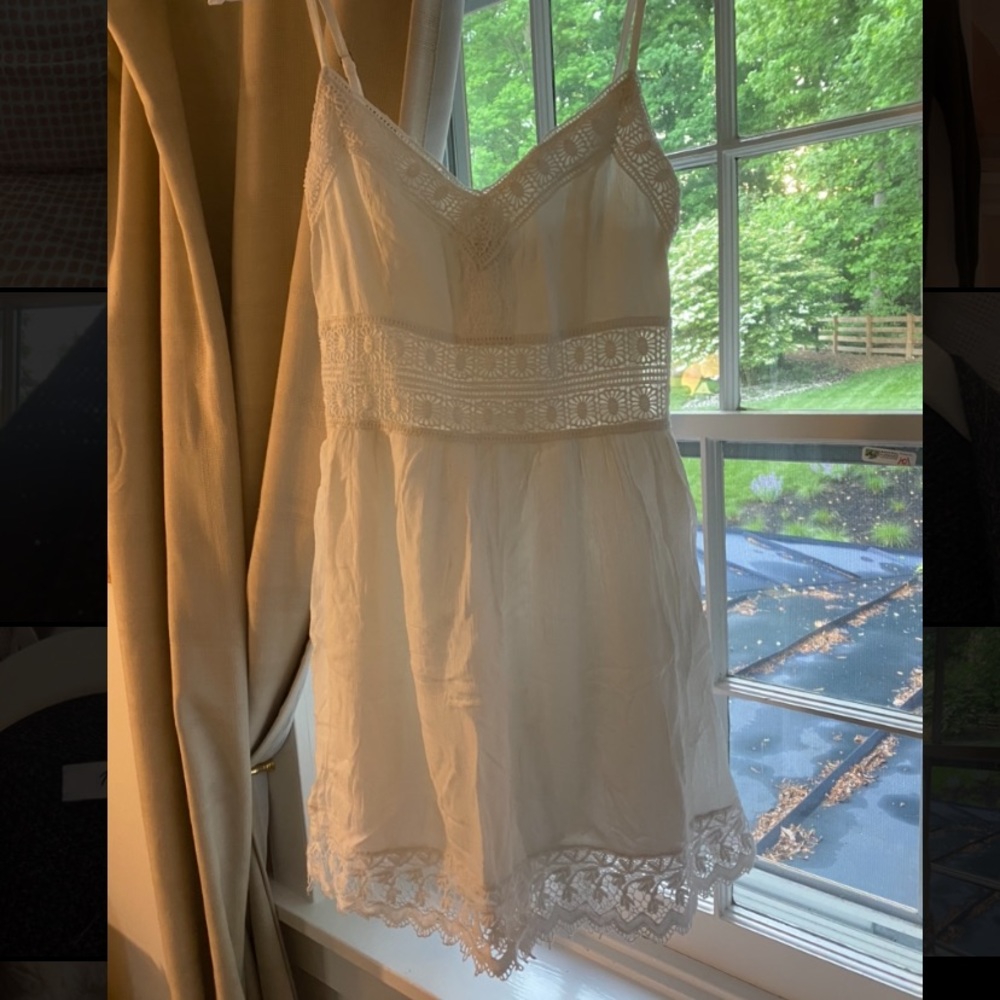 ABERCROMBIE white dress w/ lace